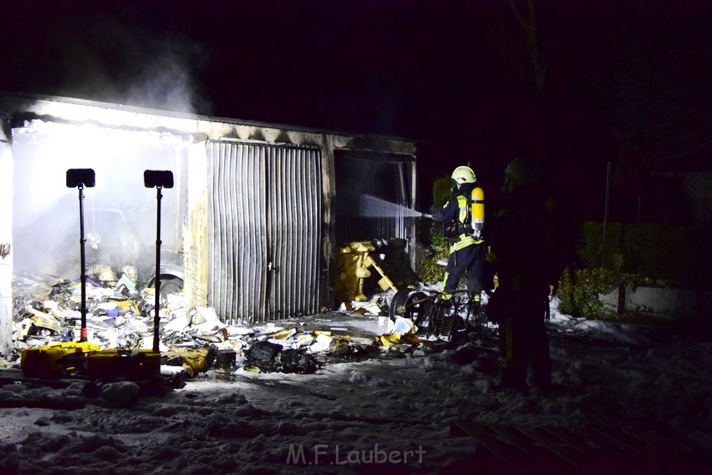 Feuer Hinterhof Garagen Koeln Hoehenberg Olpenerstr P106.JPG - Miklos Laubert